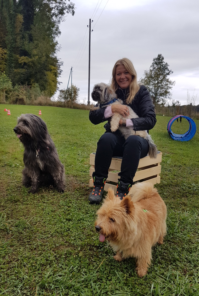 Ruth mit Hunden